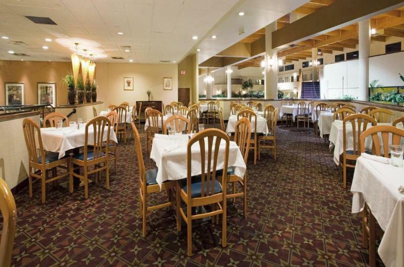 Ramada Inn Lafayette Conference Center Restaurante foto